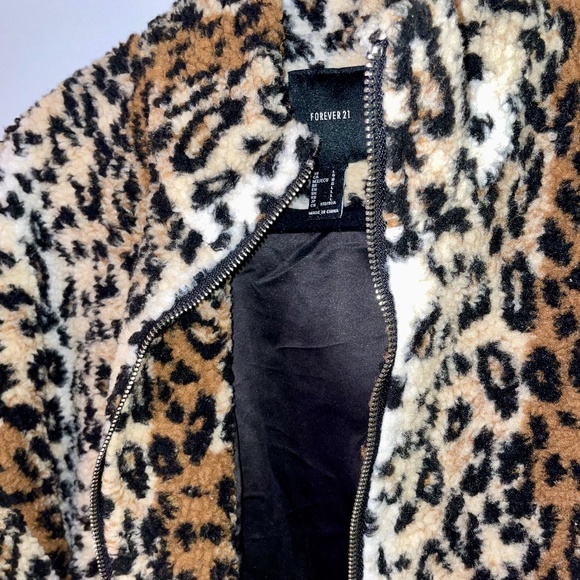Forever 21 animal print fleece jacket. Size large. - Picture 3 of 3